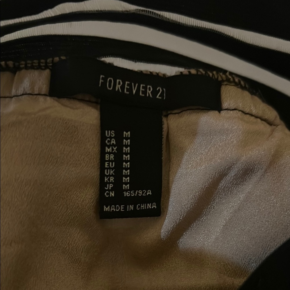 Forever 21 Black & Gold Pleated Mini Skirt - Picture 6 of 7